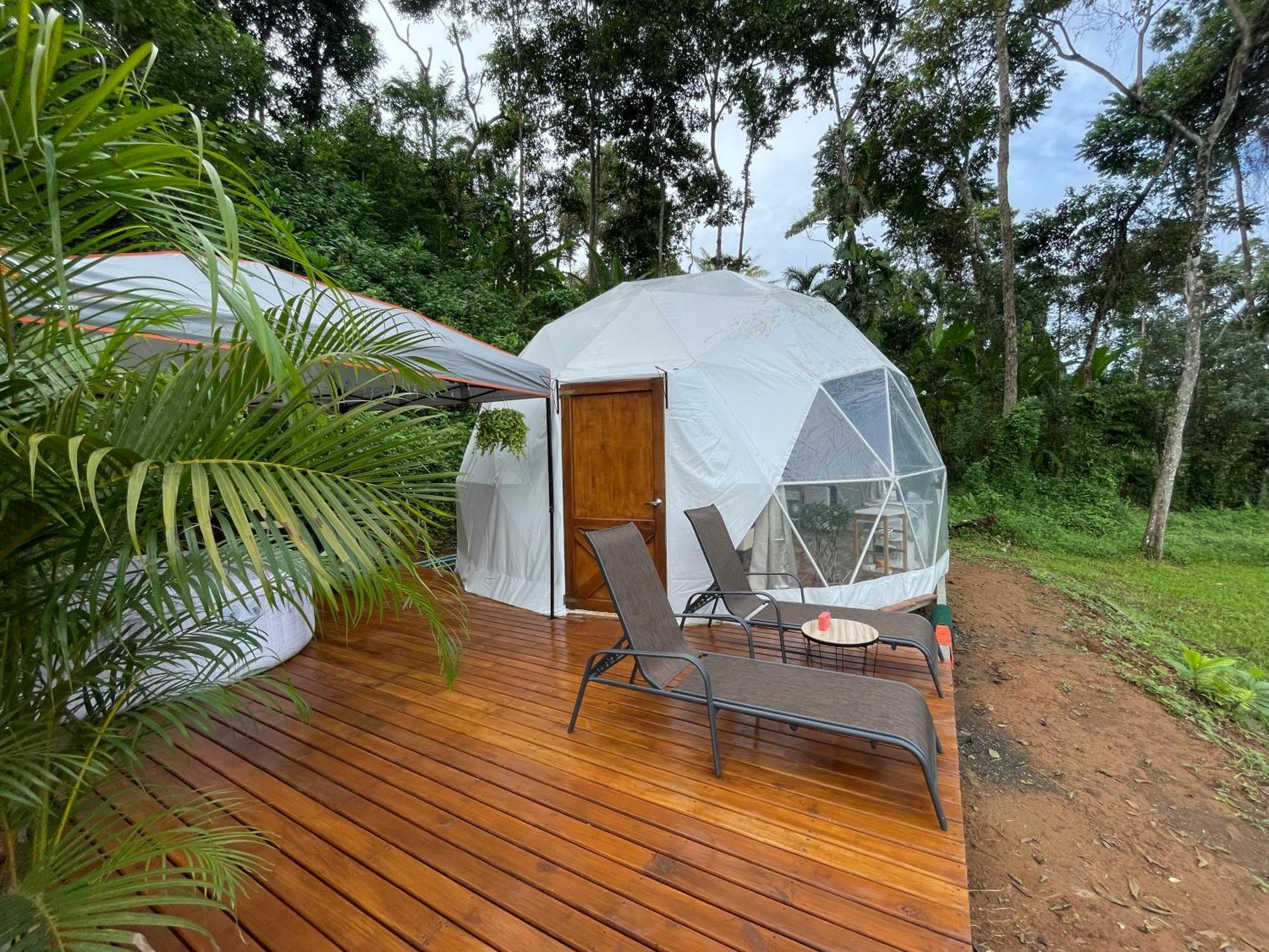 La Comarca River Glamping Dome Near マヌエル・アントニオ エクステリア 写真
