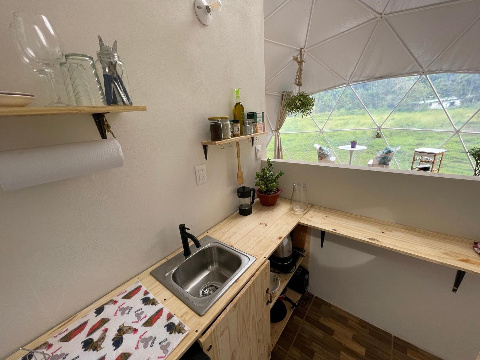 La Comarca River Glamping Dome Near マヌエル・アントニオ エクステリア 写真