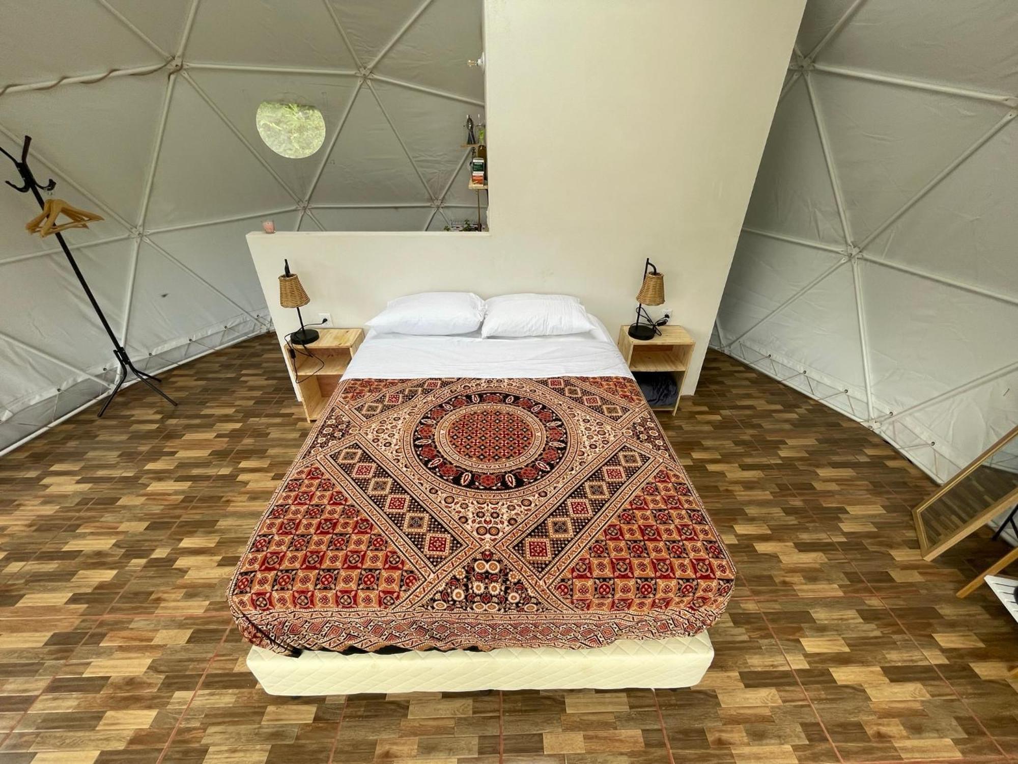 La Comarca River Glamping Dome Near マヌエル・アントニオ エクステリア 写真