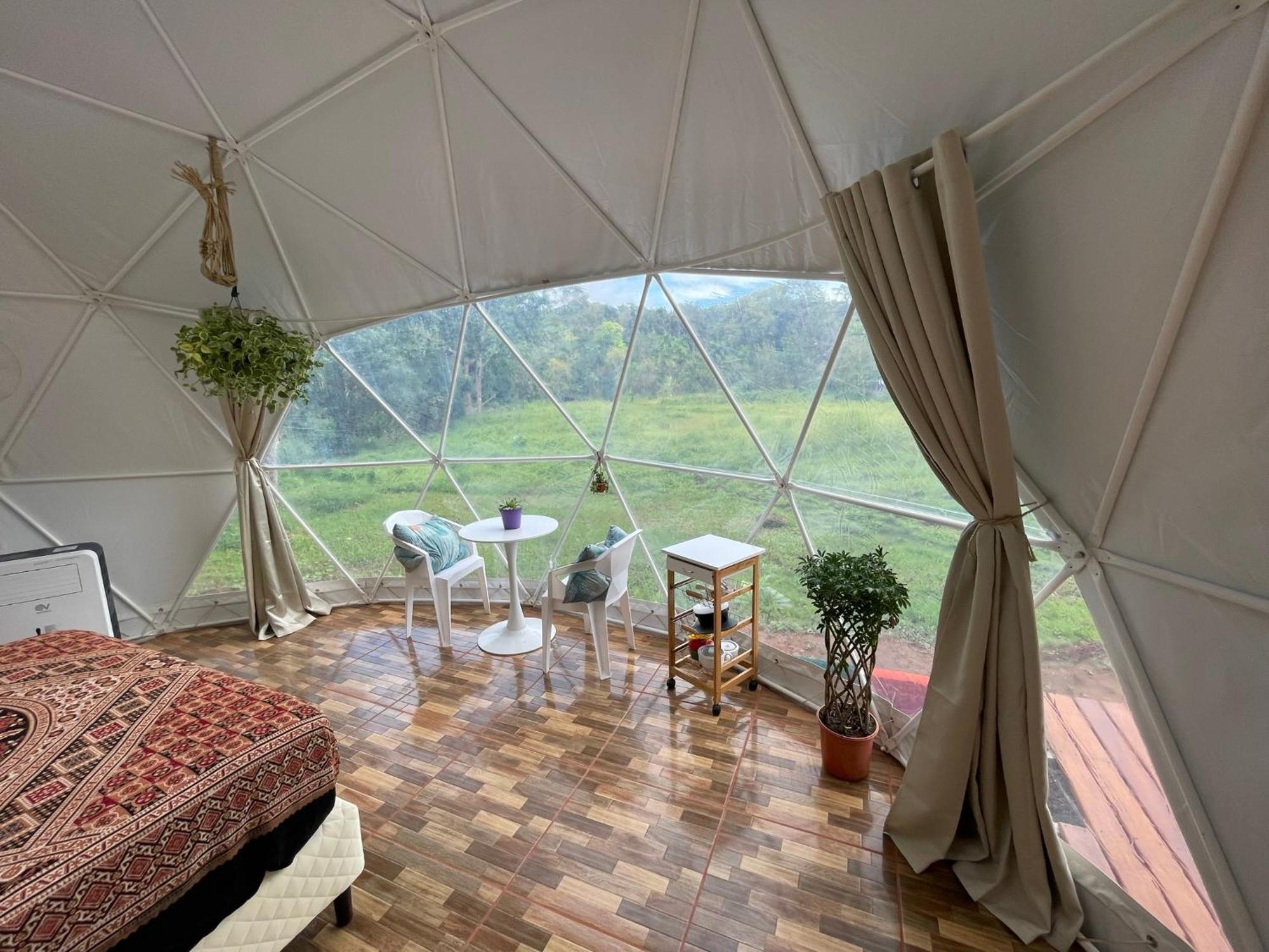 La Comarca River Glamping Dome Near マヌエル・アントニオ エクステリア 写真