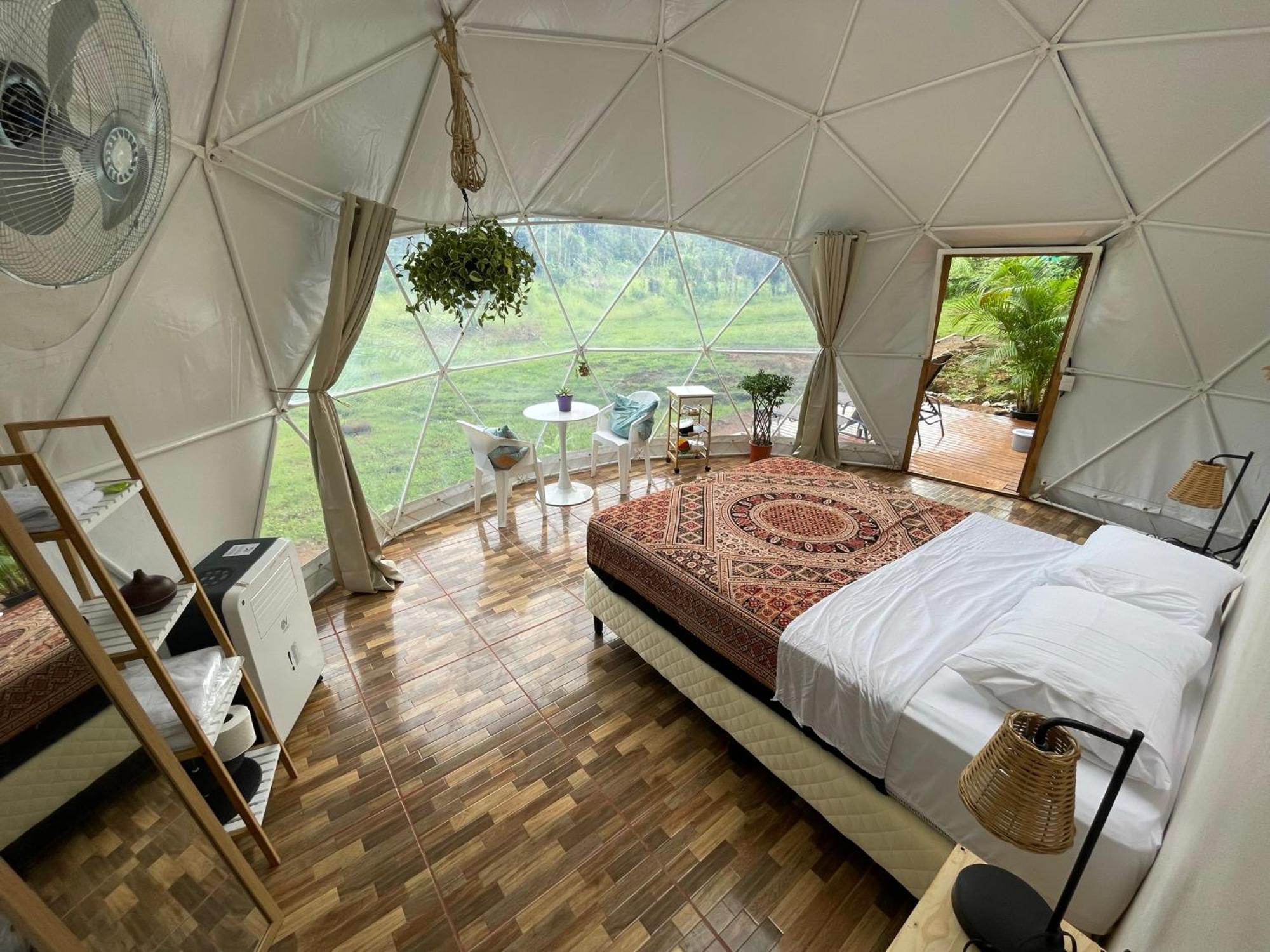 La Comarca River Glamping Dome Near マヌエル・アントニオ エクステリア 写真