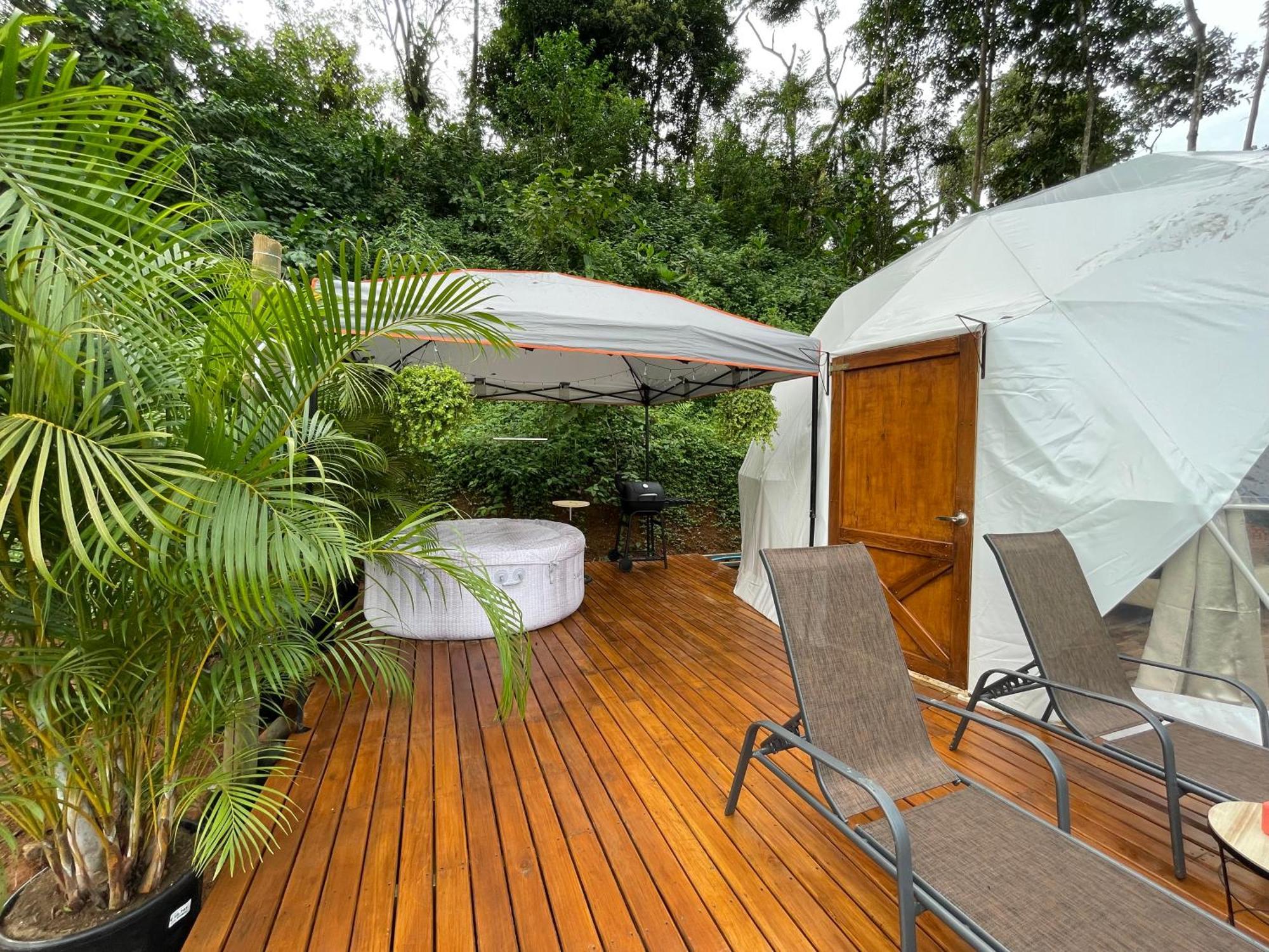 La Comarca River Glamping Dome Near マヌエル・アントニオ エクステリア 写真