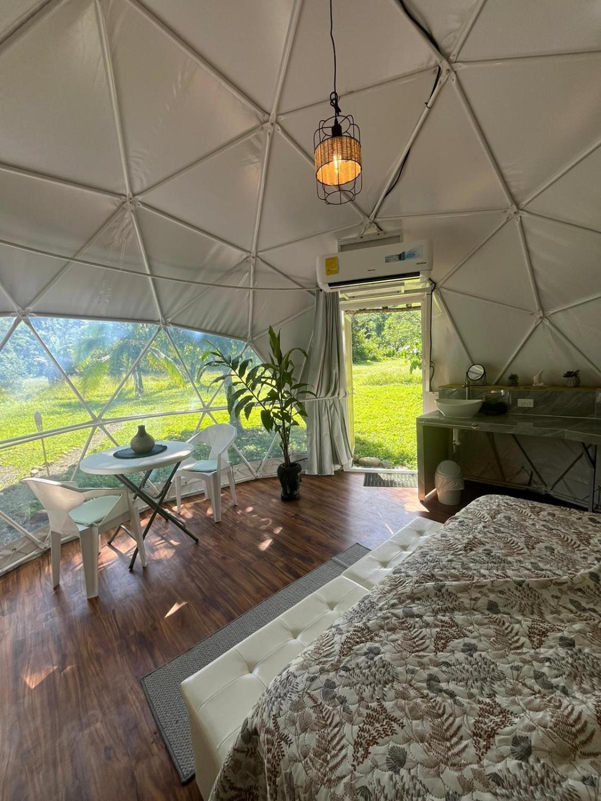 La Comarca River Glamping Dome Near マヌエル・アントニオ エクステリア 写真