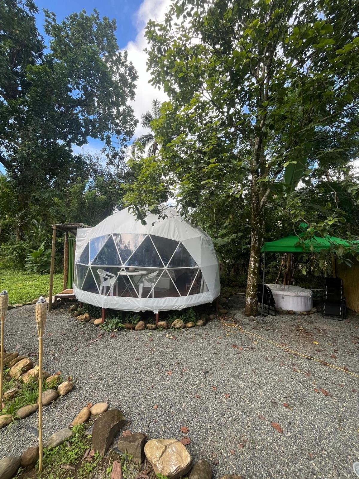 La Comarca River Glamping Dome Near マヌエル・アントニオ エクステリア 写真
