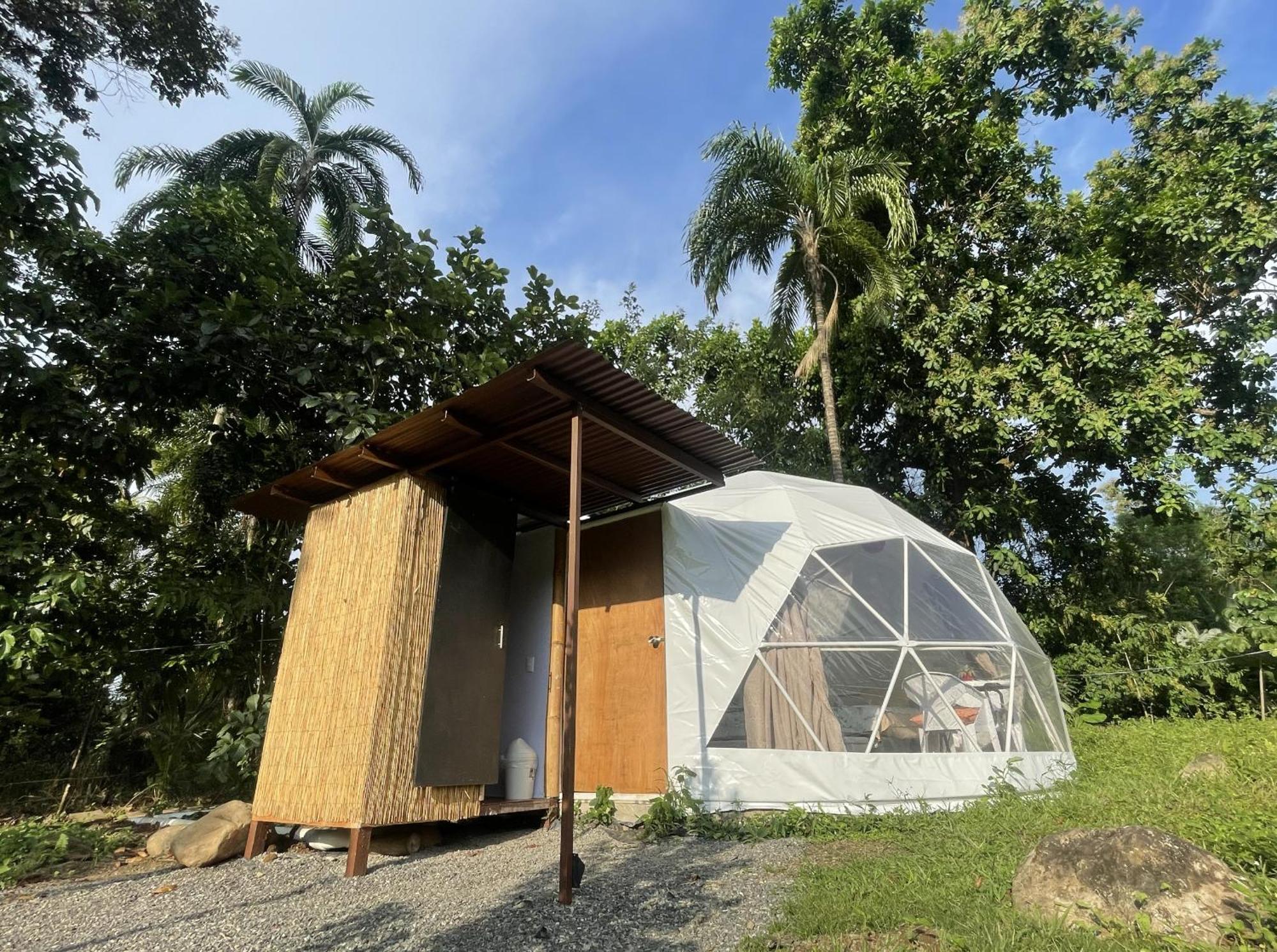 La Comarca River Glamping Dome Near マヌエル・アントニオ エクステリア 写真