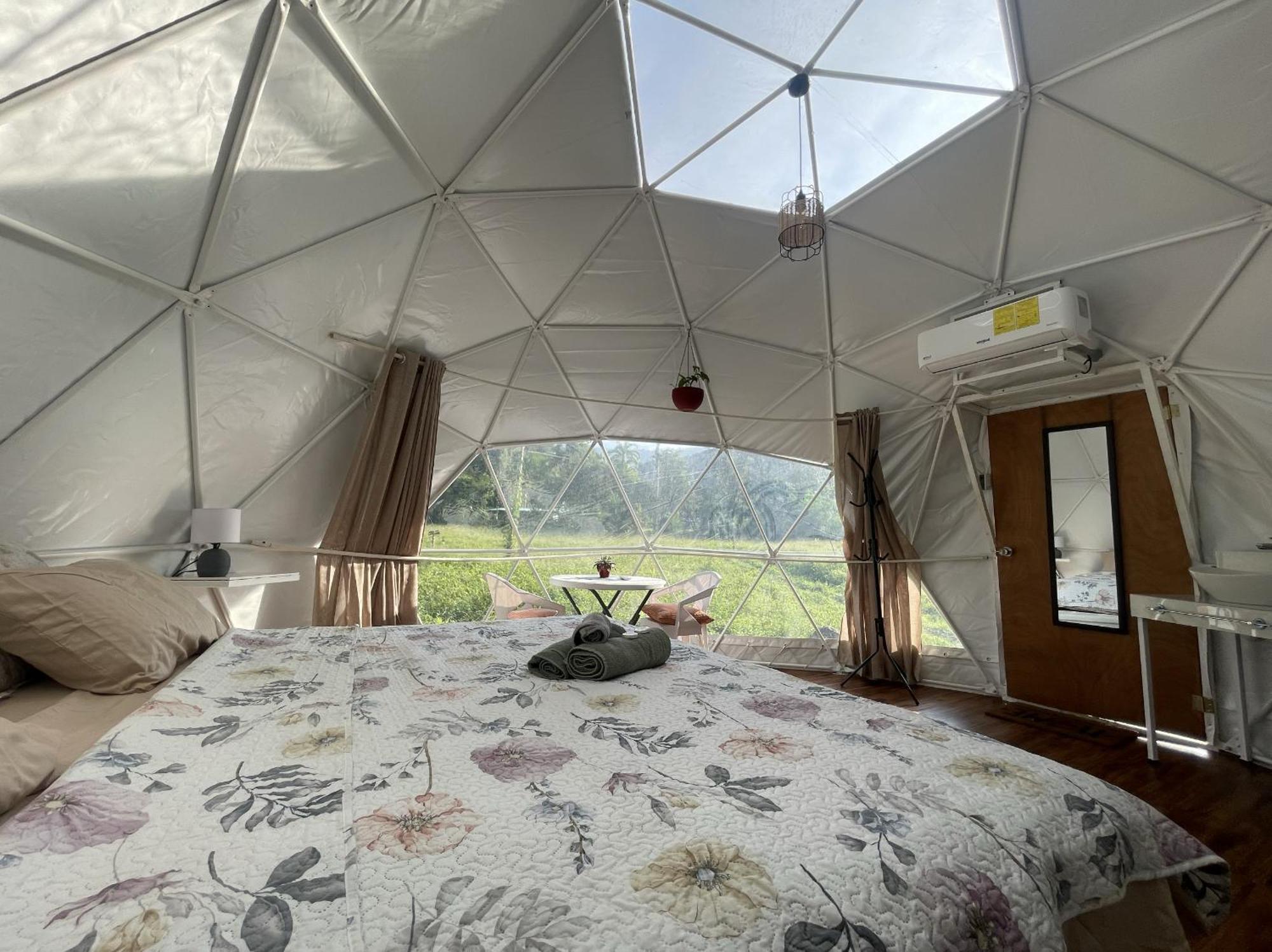 La Comarca River Glamping Dome Near マヌエル・アントニオ エクステリア 写真