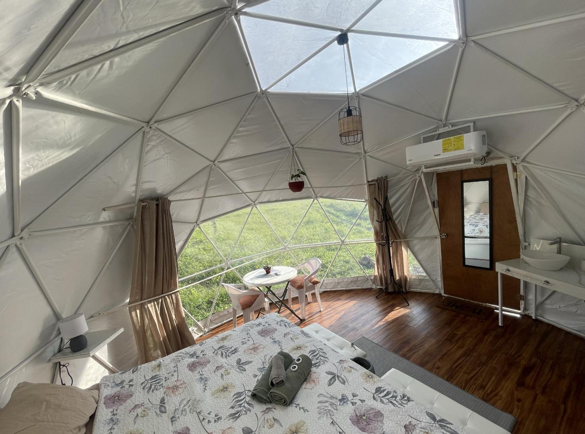 La Comarca River Glamping Dome Near マヌエル・アントニオ エクステリア 写真