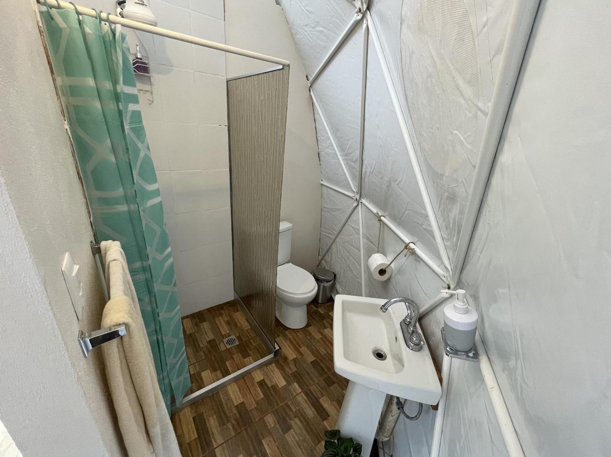 La Comarca River Glamping Dome Near マヌエル・アントニオ エクステリア 写真
